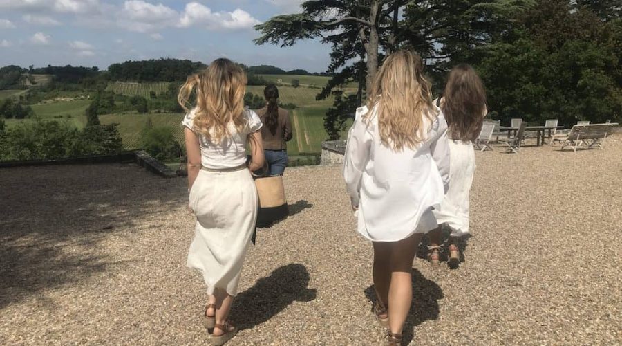 What to Wear for a Wine Tasting in Bordeaux, France?